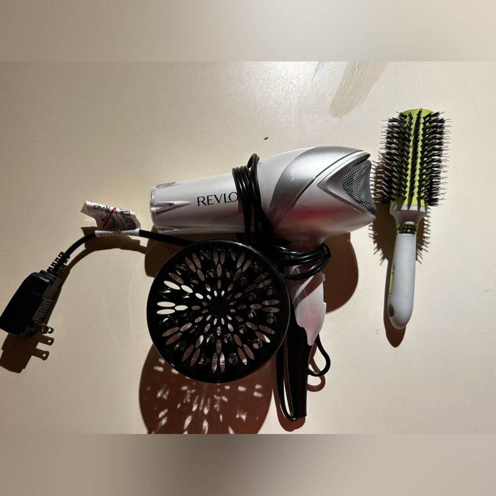 Reckon blow dryer with volumizing diffuser and consider blow dryer brush